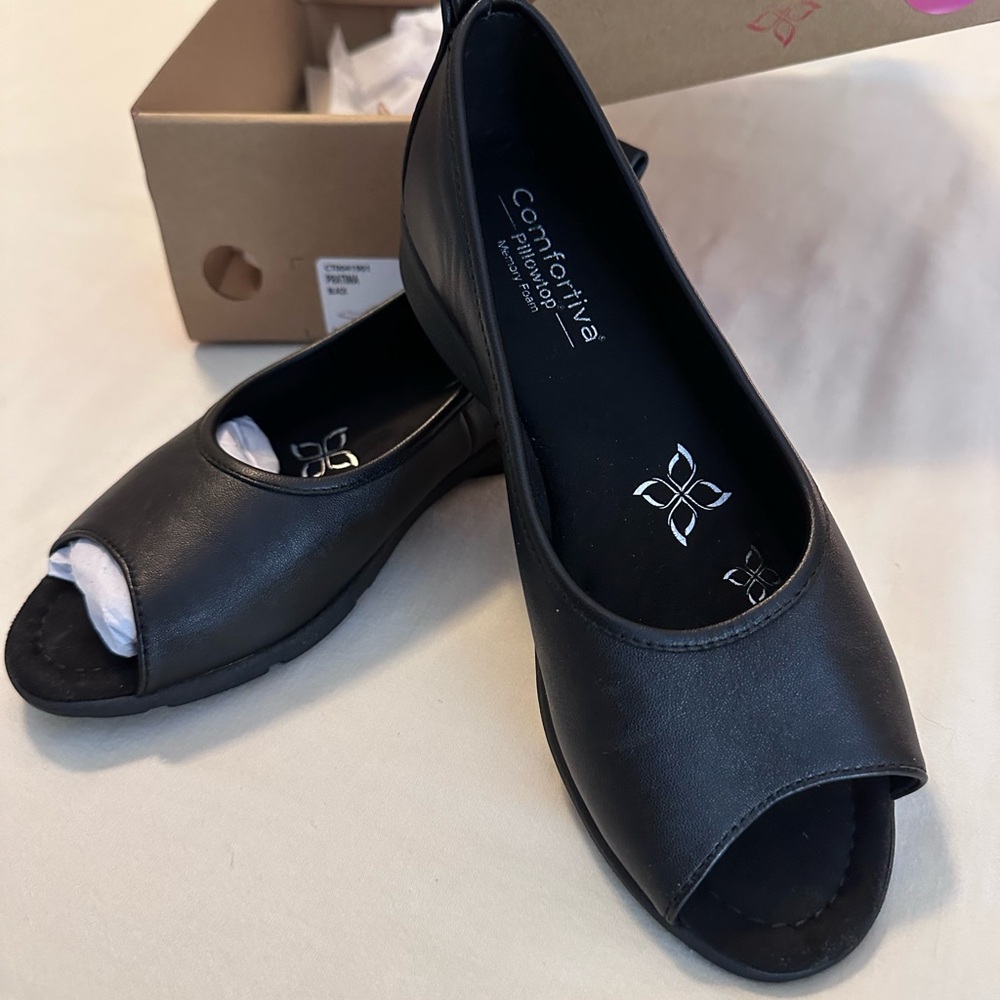 Comfortiva Pratima Black Flats